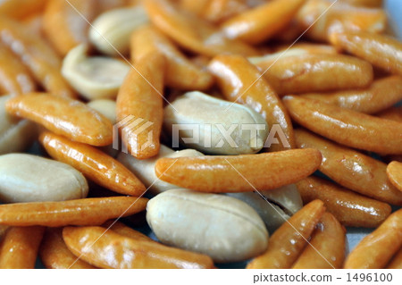 Beer accompanied with persimmon pea Beer accompanied with persimmon pea 1496100