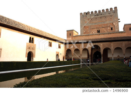 The courtyard of Aryanes which is famous for the center of the Alhambra. 1496900