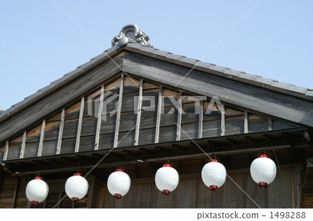 白色燈籠在日本房子裡 1498288