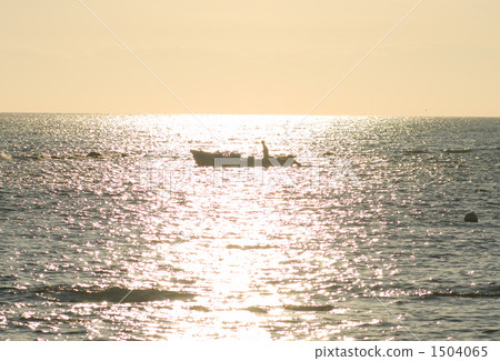 A small boat for fishing 1504065