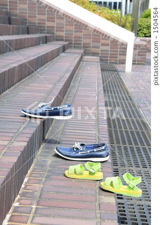 母子行走的形象 1504564