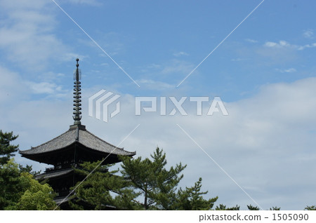 Five-storied pagoda shining in the blue sky Five-storied pagoda shining in the blue sky 1505090