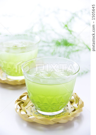 Cold green tea 1505645