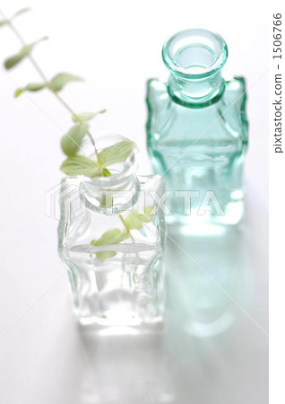 A glass bottle 1506766
