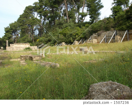 "Treasury" of the World Heritage "Olympia's Archaeological Site" (Greece) 1507236