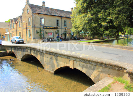 Bourton在水面上的街道 1509363