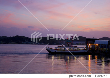 On the shore of Onomichi 1509745