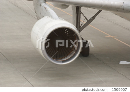 Engine before takeoff Engine before takeoff 1509907