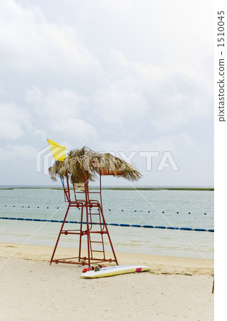 monitor board, sandy beach, blue water 1510045