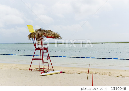 monitor board, sandy beach, blue water 1510046