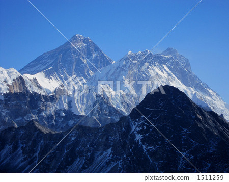 Everest seen from Gokyo Peak Everest seen from Gokyo Peak 1511259