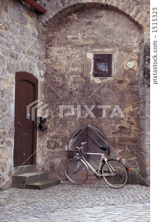 Bicycle behind alley Bicycle behind alley 1515325