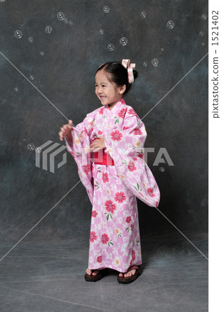 Bubbles with yukata-style girls 1521402