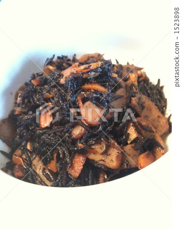 dark edible seaweed, stewed, boiled dish 1523898