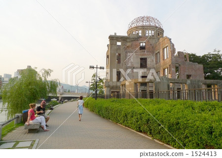 8月6日對廣島和平陣亡將士紀念日的原子彈轟炸紀念碑的和平紀念品 8月6日對廣島和平陣亡將士紀念日的原子彈轟炸紀念碑的和平紀念品 1524413