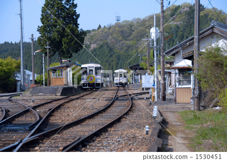 Upper and lower lines pass each other at Iwamura station (vehicle exchange) 1530451