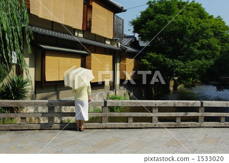 Shirakawa and women 1533020