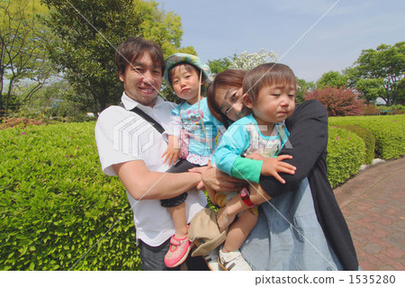 family, household, parenthood 1535280