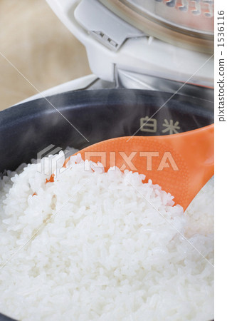 新鮮煮熟的米飯 新鮮煮熟的米飯 1536116