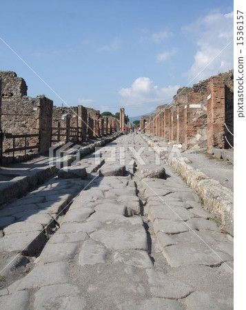 A trace created on the stone pavement at Pompeii ruins 1536157