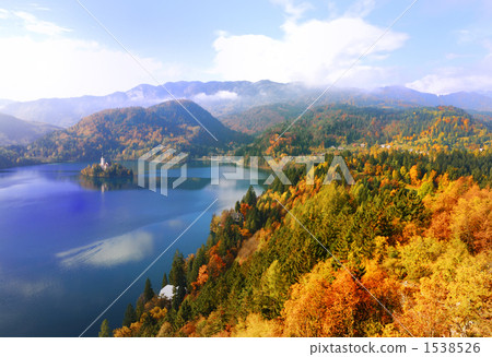 Autumn leaves bread lake autumn leaves 1538526