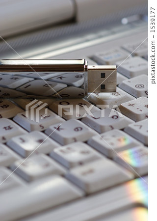 便攜式計算機和USB存儲器 1539177