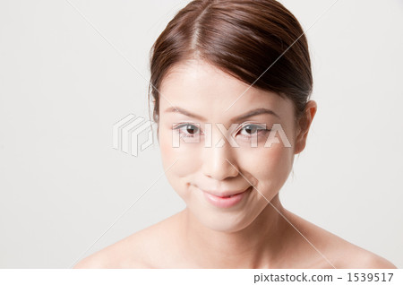 Women in their twenties Women in their twenties 1539517