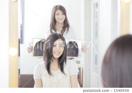 beautician, beauty artist, cosmetician 1540430