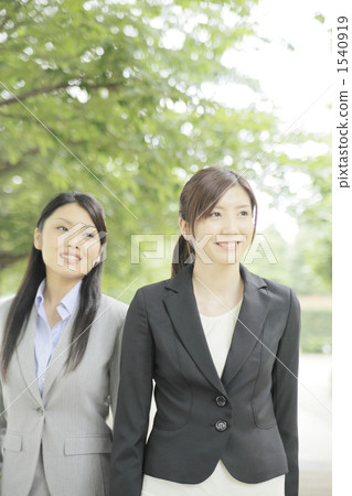 a businesswoman, ol, female 1540919