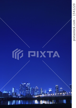 Night view of Osaka seen from river bed Night view of Osaka seen from river bed 1541220