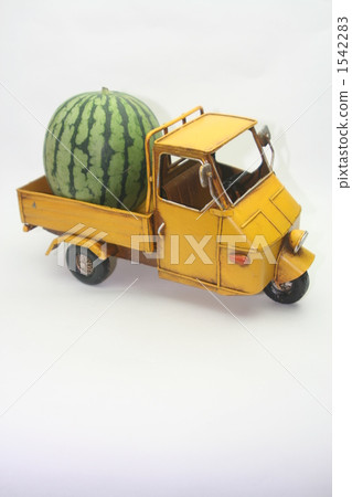黃色卡車和西瓜 黃色卡車和西瓜 1542283
