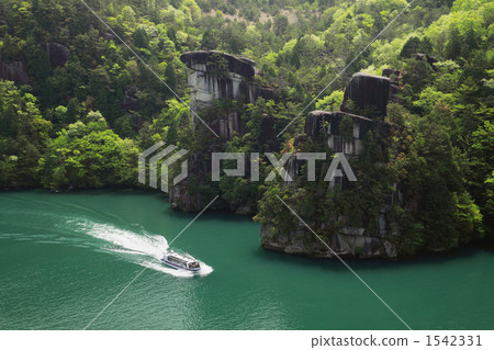 Shin Green's Enakyo Gorge 1542331