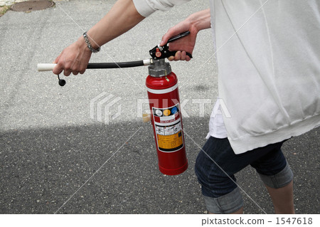 Fire extinguisher use procedure Focus on fire Fire extinguisher use procedure Focus on fire 1547618