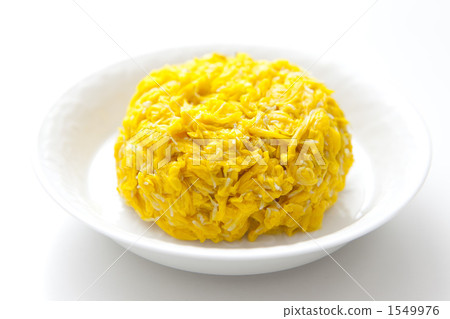 Gifts of chrysanthemum 1549976