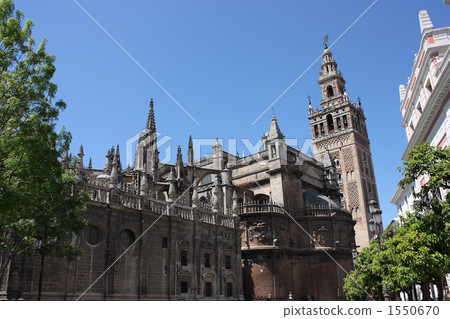 Tower of Giralda in Seville Cathedral called Kazami which is high in the city of Seville 1550670