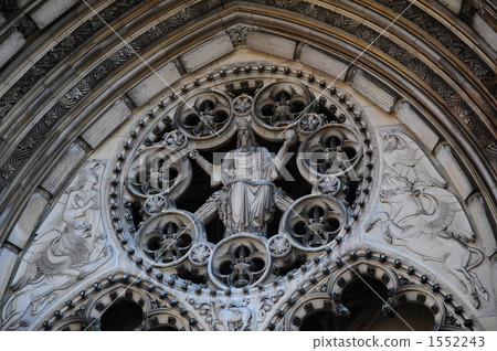 carved, carving, sculpting 1552243