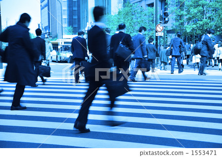 crowd, back view, walking 1553471