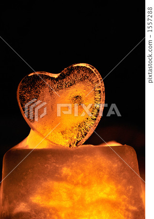 an ice sculpture, heart, hearts 1557288