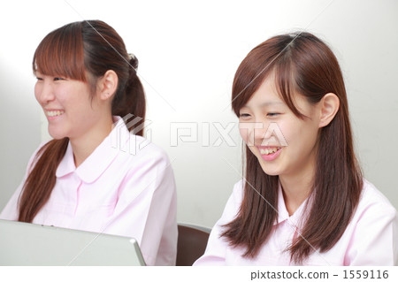 2 nurses 1559116