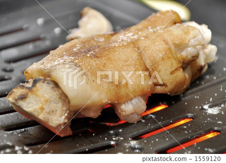 okinawan cuisine, pork legs, cooking scene 1559120