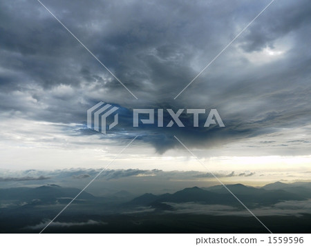 山脈 陰天 多雲 1559596