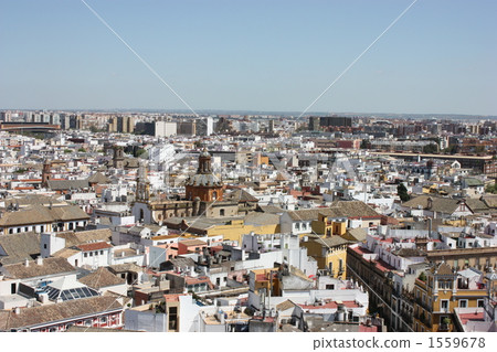View of the city of Seville from the tower of Giralda in the Cathedral of Seville. 1559678