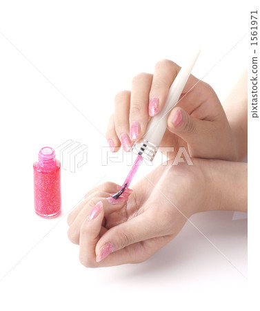 nail  1561971