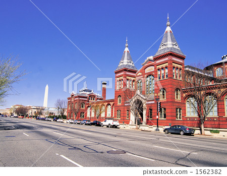 Smithsonian Castle 1562382