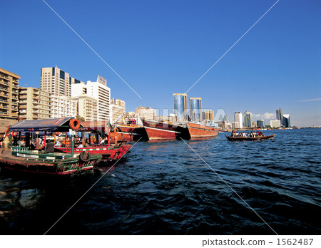 阿布拉在迪拜離開和離開小河 1562487