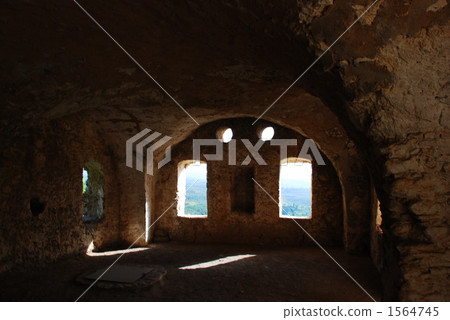 Window of Mizutra ruins Window of Mizutra ruins 1564745