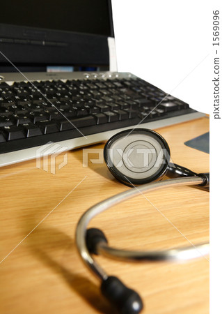 聽診器和鍵盤 1569096