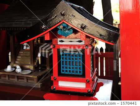 Lantern of the shrine (Hako) 1570441