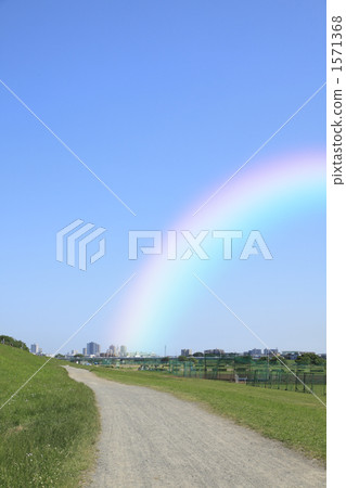 Rainbow and road 1571368