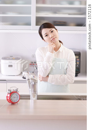 Housewife image Housewife image 1572116